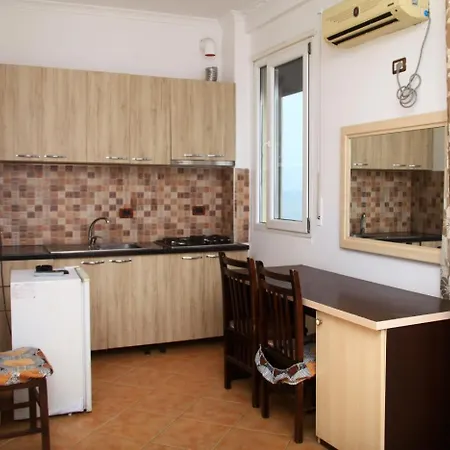 Edurres Beachfront Studio 5 Apart-hotel