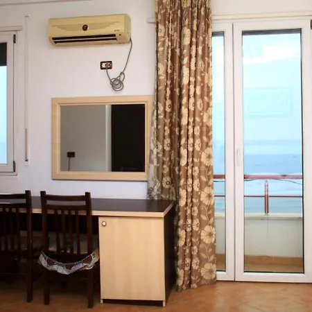 Edurres Beachfront Studio 5 Apart-hotel 3*